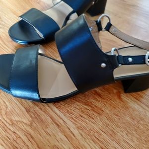 Naturalizer N5 comfort sandles size 10M